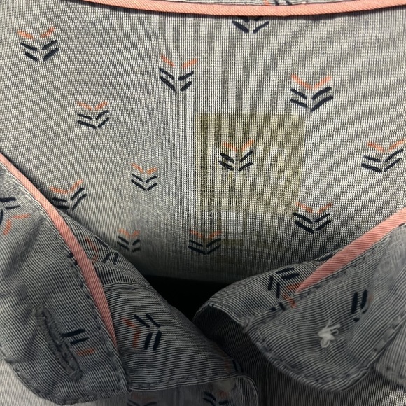 3/$20 mec printed medium shirt - Picture 4 of 5